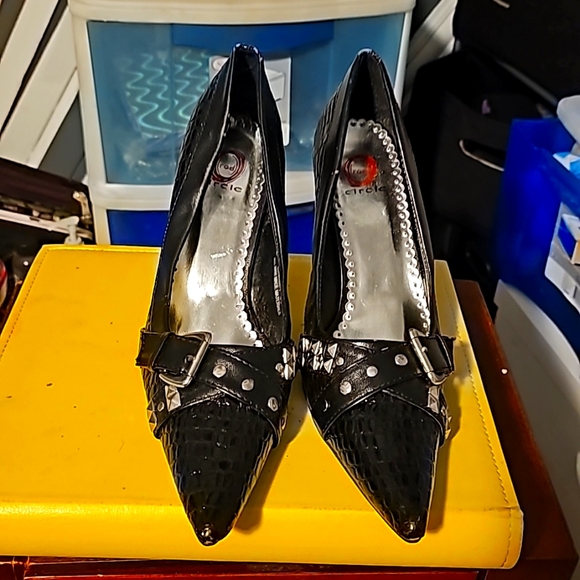 New Red Circle Heels, Sz 8.5, Black, Buckle Design w/Silver Round & Square Studs - Picture 2 of 12